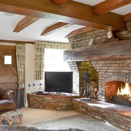 Walled Garden Lodge Ryehill Экстерьер фото