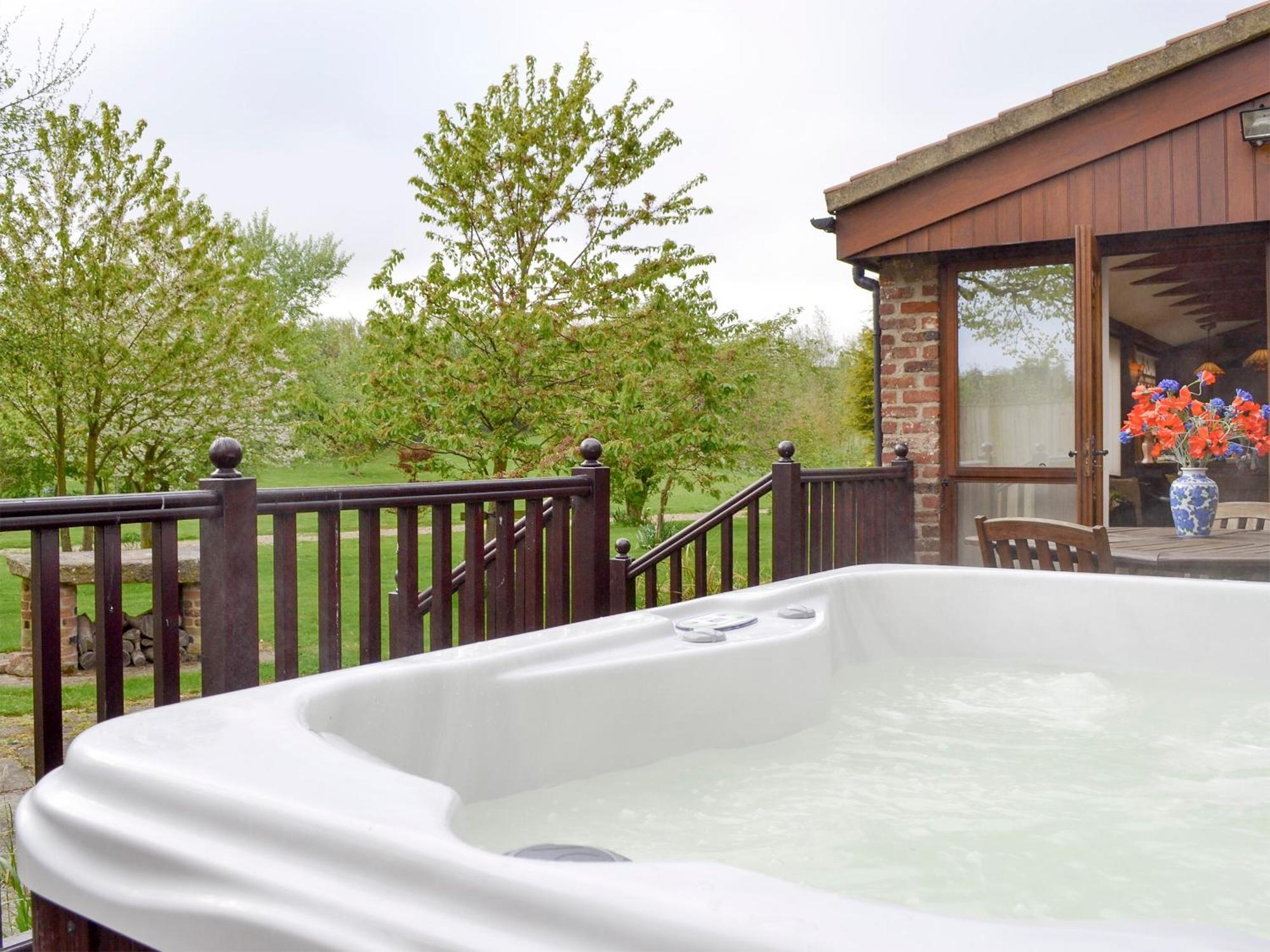 Walled Garden Lodge Ryehill Экстерьер фото
