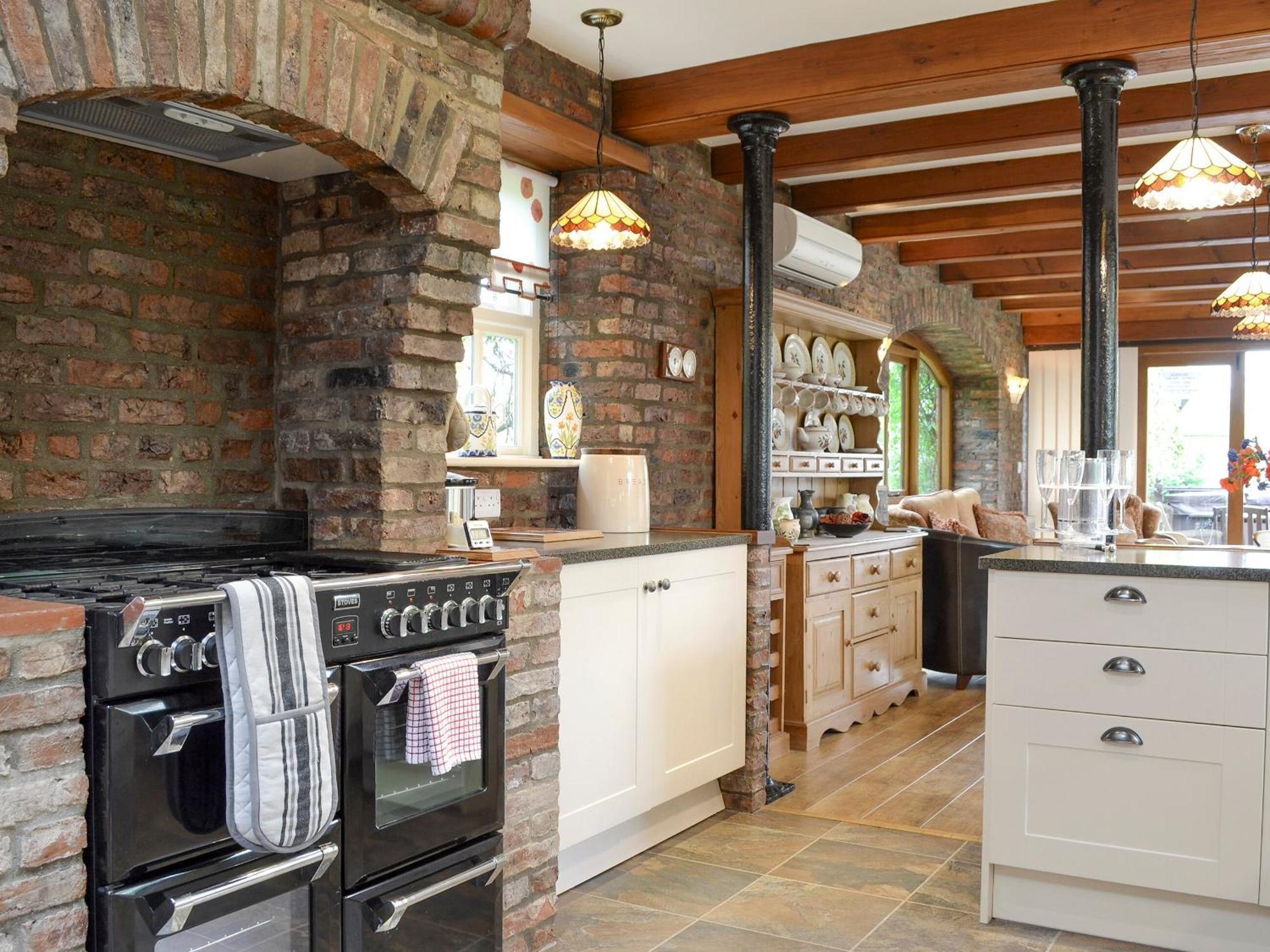 Walled Garden Lodge Ryehill Экстерьер фото
